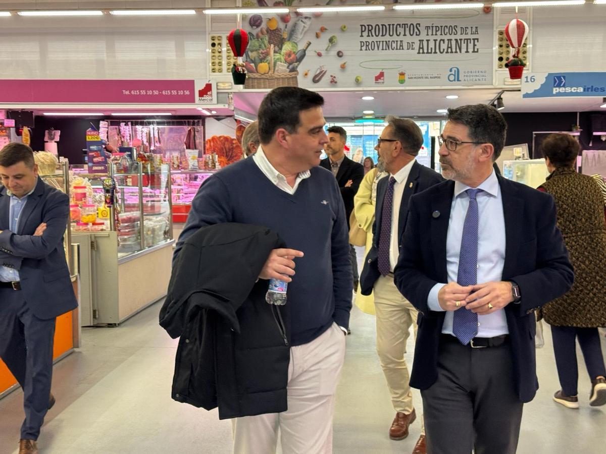 Los dos alcaldes de San Vicente y Campo Maior visitan el municipio alicantino