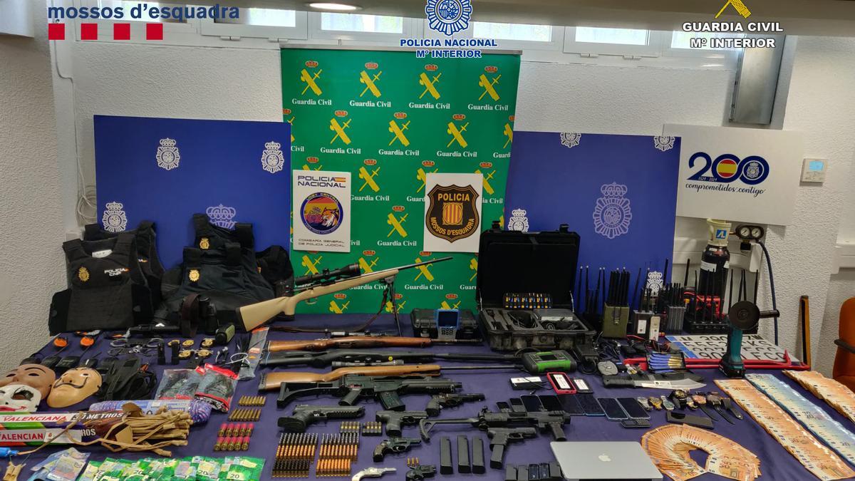 Desmantelados simultáneamente dos grupos criminales especializados en robos en cajeros con el uso de explosivos en Barcelona, Madrid y Málaga