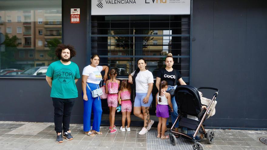 Demandante de vivienda social: &quot;Llevo esperando 7 años y duermo con mis hijas en un colchón en el suelo del comedor&quot;