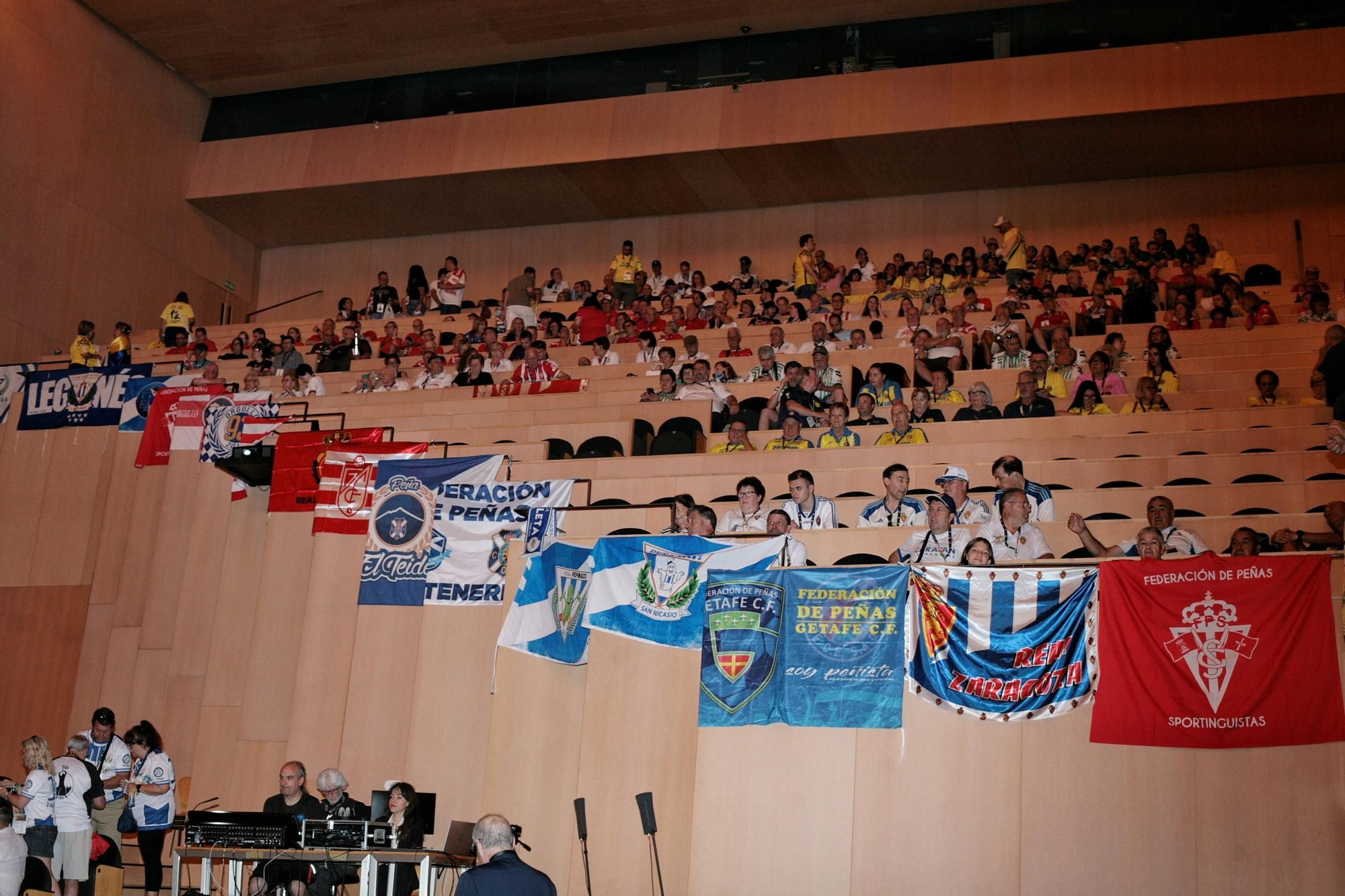 El Auditori acoge a los asistentes al Congreso Nacional de Peñas de Castellón