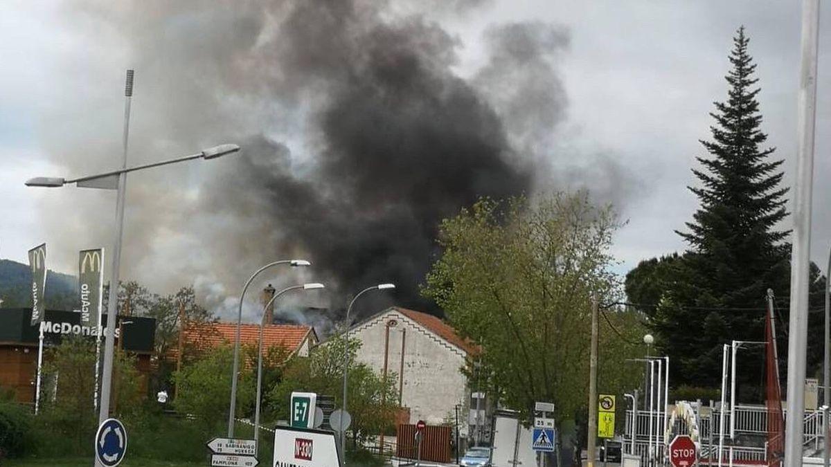 Aparatoso incendio en la sede de la Policía Local en Jaca