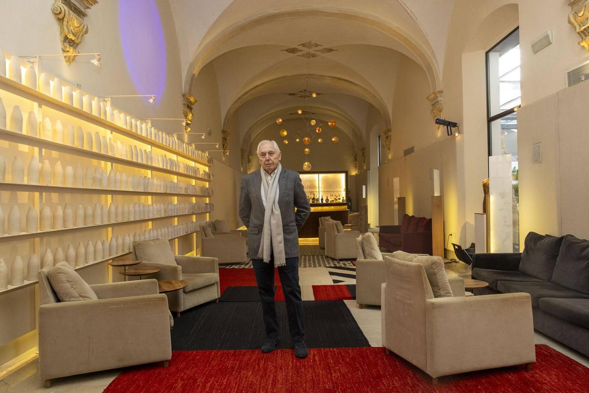 Luis Morell, presidente de Torre de Canyamel Group, en el Art Bar de El Convent de la Missió, antiguo refectorio del monasterio, en Palma.