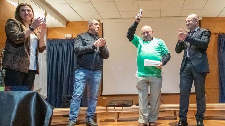 Covelo homenajea a Moncho poniendo su nombre al campo de fútbol municipal