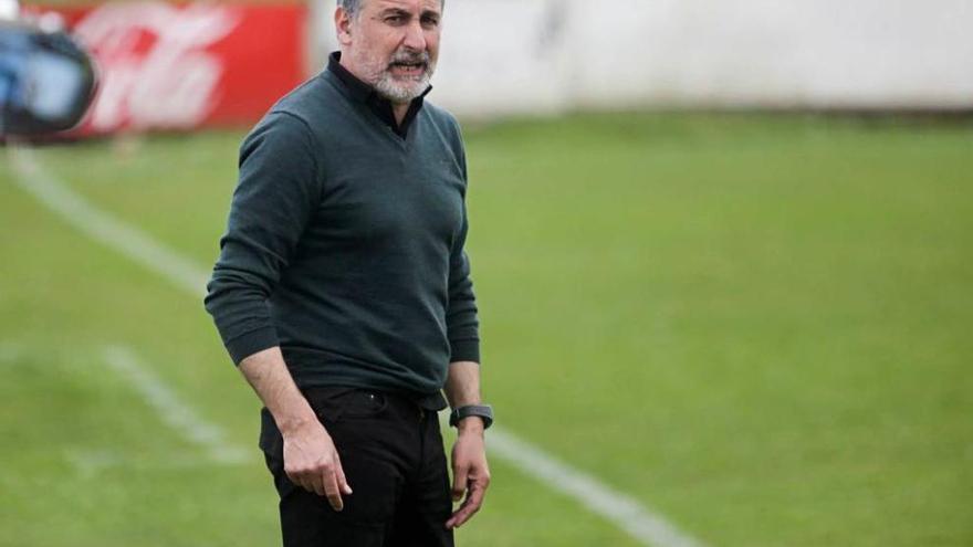 Blas García durante el partido contra el Oviedo B en Miramar.