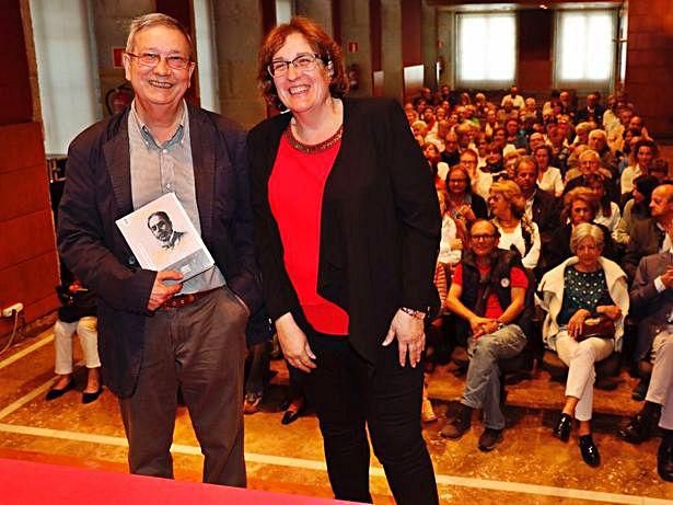 Xerardo Dasairas en un acto en el Club FARO.