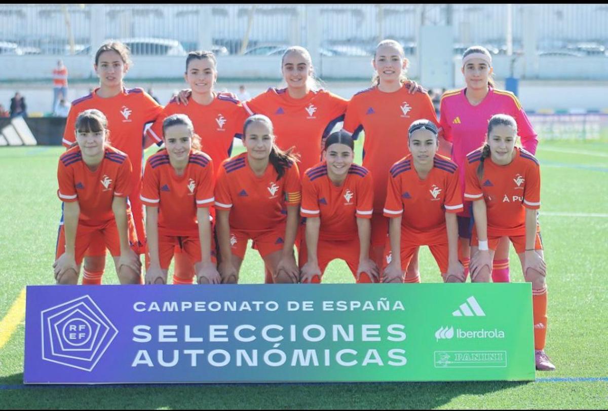Equipo titular de la Selección Valenciana femenina sub14 en la final contra Cataluña.