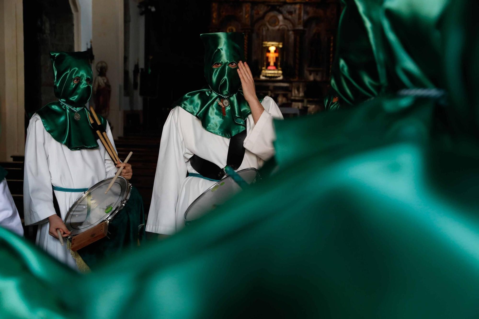 Multitudinaria bendición de ramos y procesión de La Borriquilla en Avilés