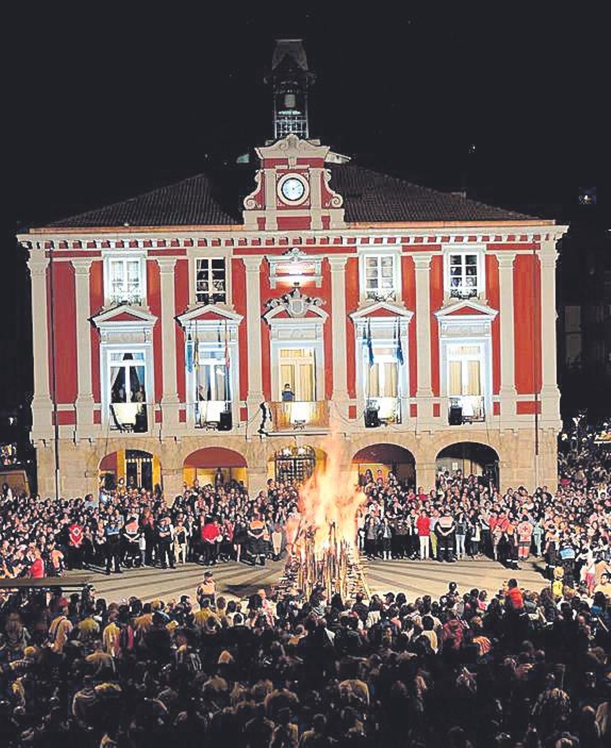 Hoguera de San Juan en Mieres