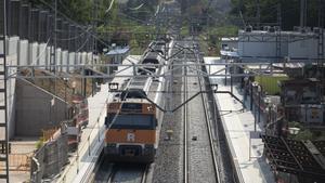 La estación de tren de Parets del Vallés cerrada después que una nueva incidencia en la catenaria obliga a cortar la R3 de Rodalies / Foto: Irene Vilà Capafons