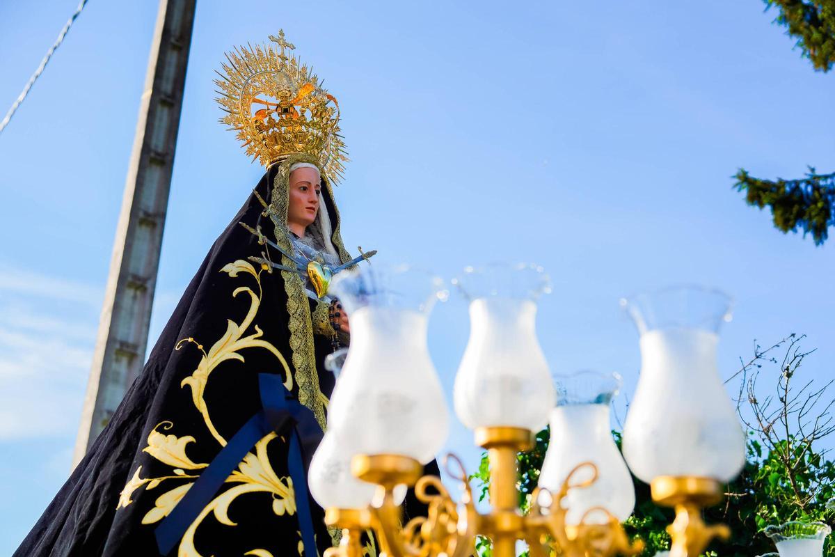 Procesiones en Vigo: los pasos de Noso Pai Xesús Nazareno e a Virxe Dolorosa desfilaron por Teis