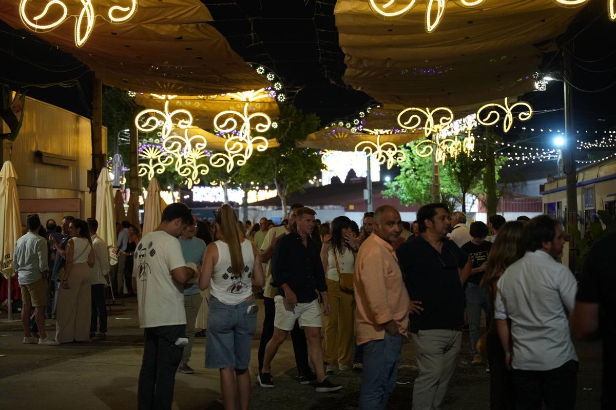 El ambiente del último viernes de la Feria de San Juan de Badajoz: encuéntrate en las fotos