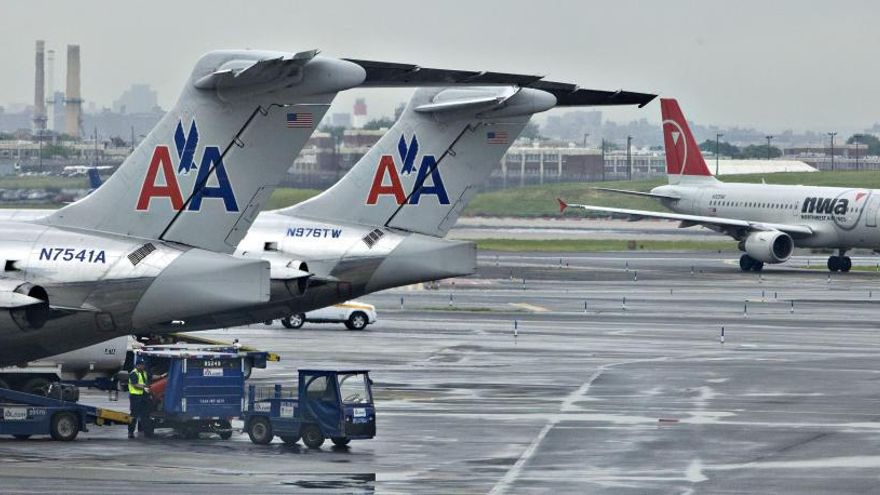 Aviones de American Airlines en el aeropuerto de LaGuardia.