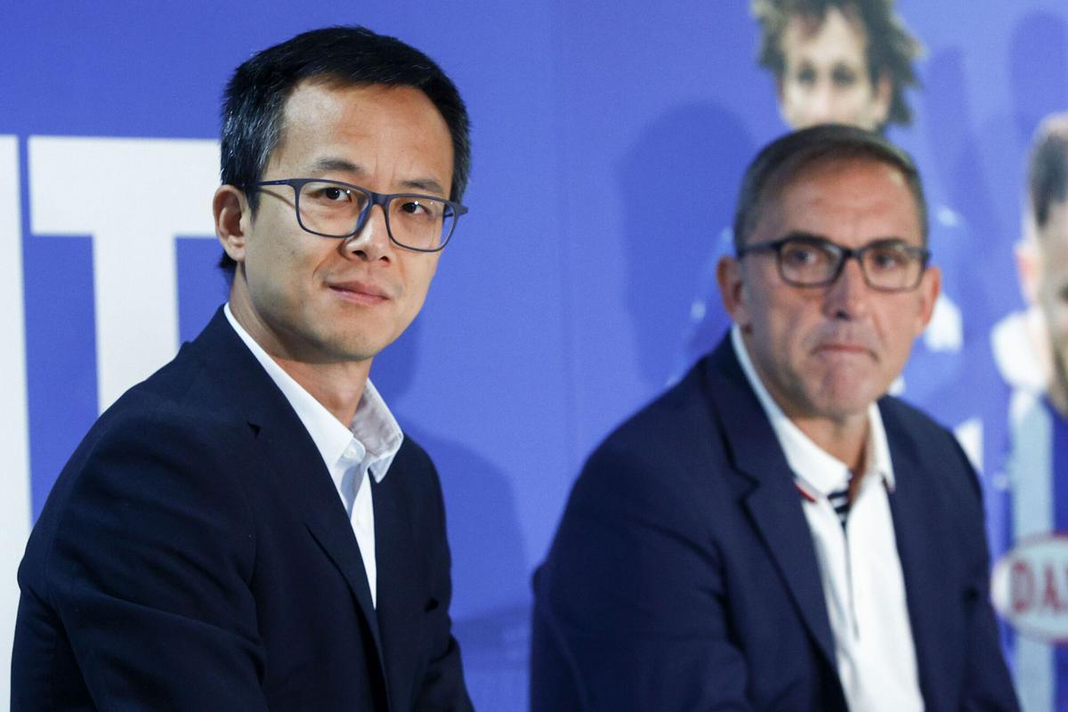 El CEO del Espanyol, Mao Ye y el director deportivo, Fran Garagarza