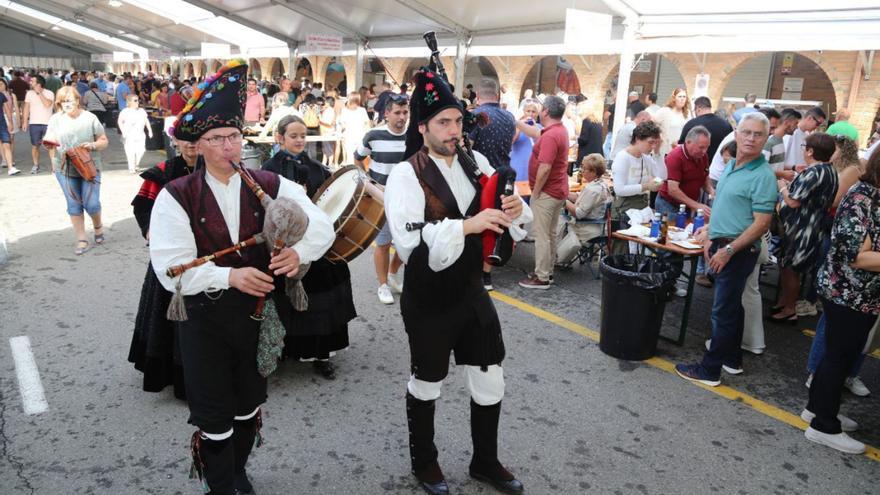 El grupo folclórico Cantodorxo de gaitas amenizó la velada.   | // FARO