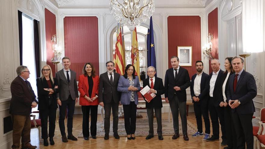 El Síndic lamenta que las Corts le intente "tapar la boca" y alerta de su "degradación democrática"