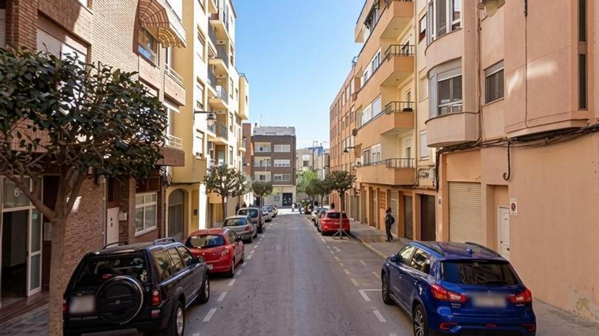 La residencia a la que querían acceder se encuentra en la calle Padre Fernando Olcina de Ontinyent.