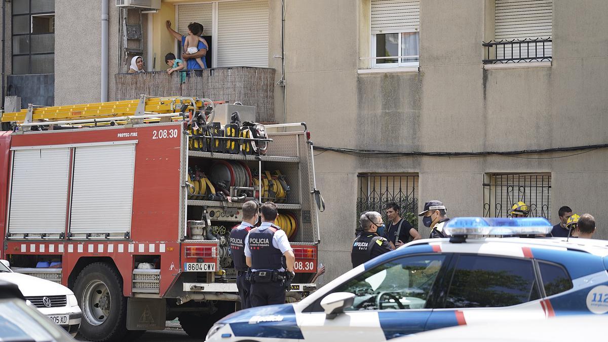 Incendi de gravetat en un pis de Salt