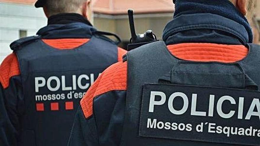 Dos agents dels Mossos d&#039;Esquadra, en una imatge d&#039;arxiu.