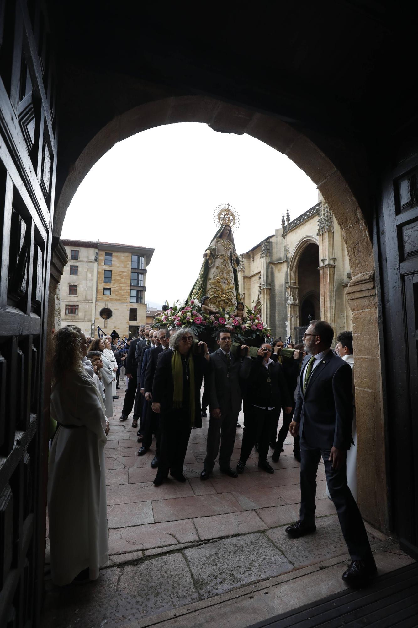 En imágenes: Procesión de la Balesquida en Oviedo