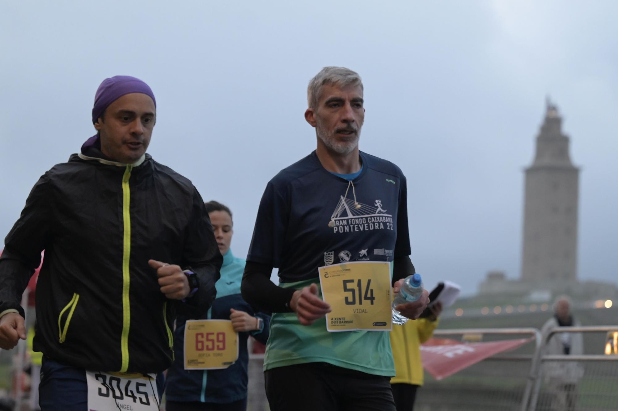 Más de 1.500 corredores en la carrera nocturna de la Torre de Hércules