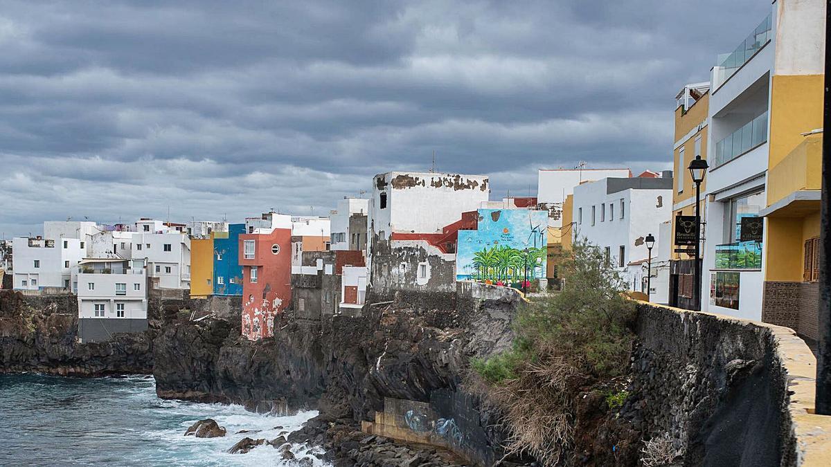 Imagen de archivo de un núcleo costero de Canarias.