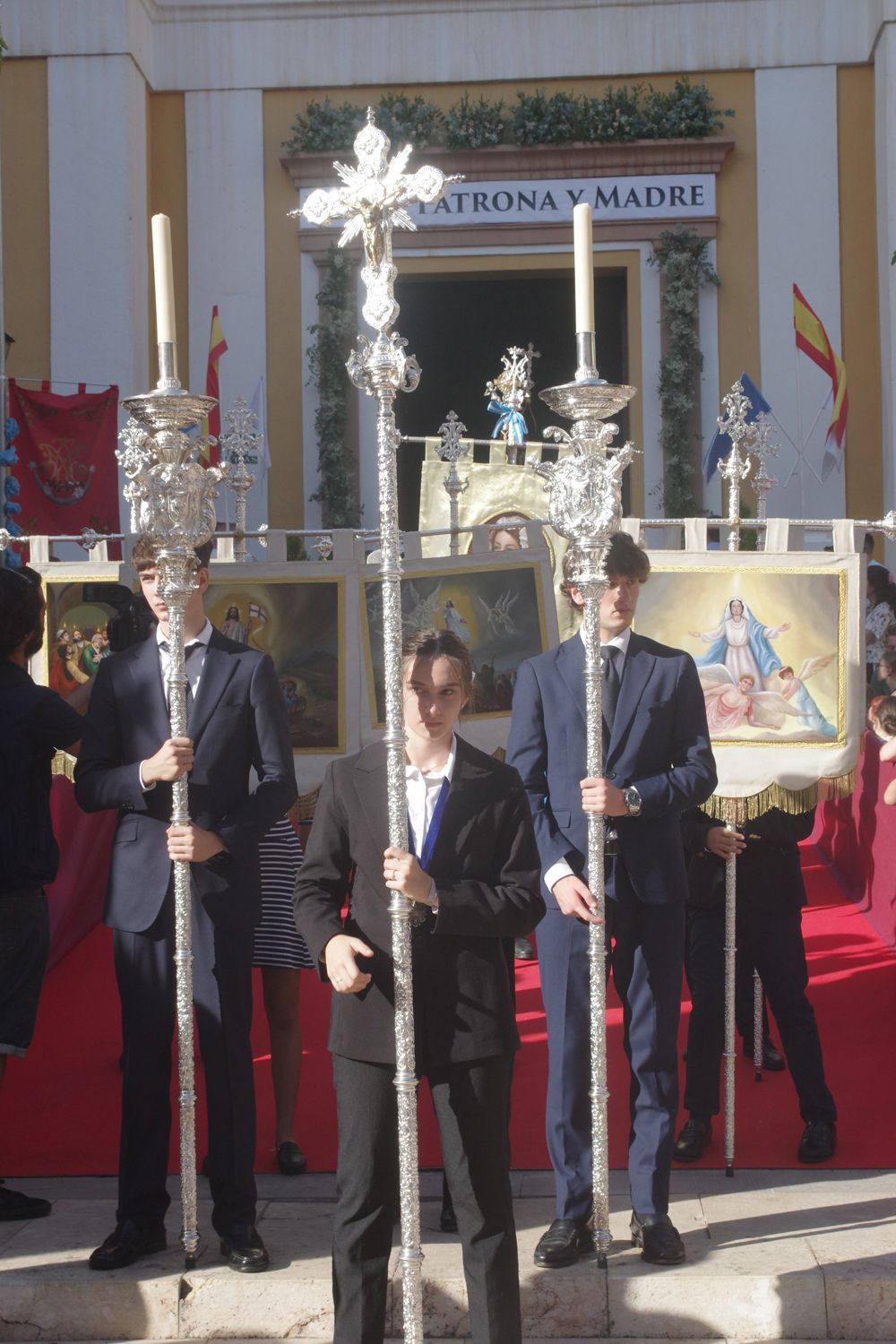 La Virgen del Rosario bendice las calles de El Palo en su procesión