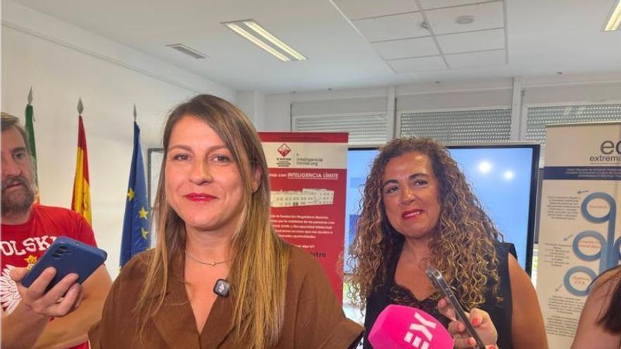 La Consejera de Educación visita la Fudación Magdalena Moriche en Badajoz.