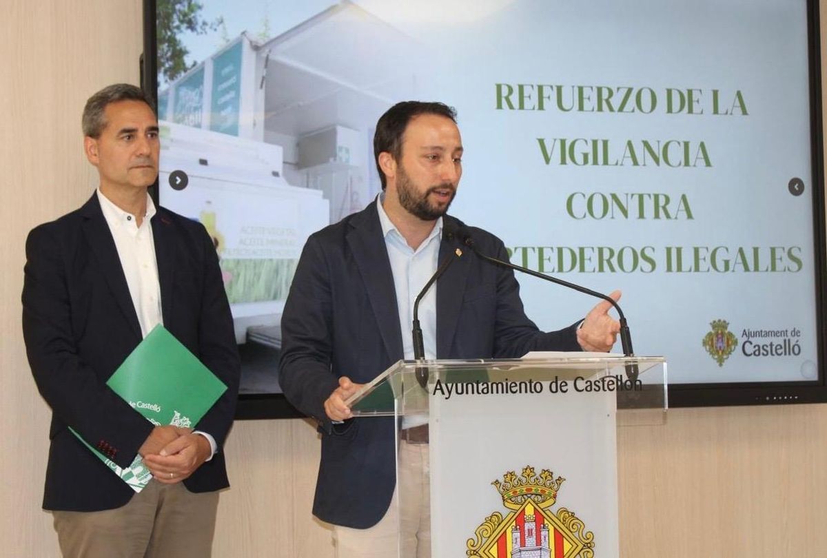 Antonio Ortolá y Sergio Toledo han presentado el refuerzo del operativo de vigilancia contra los basureros incontrolados.