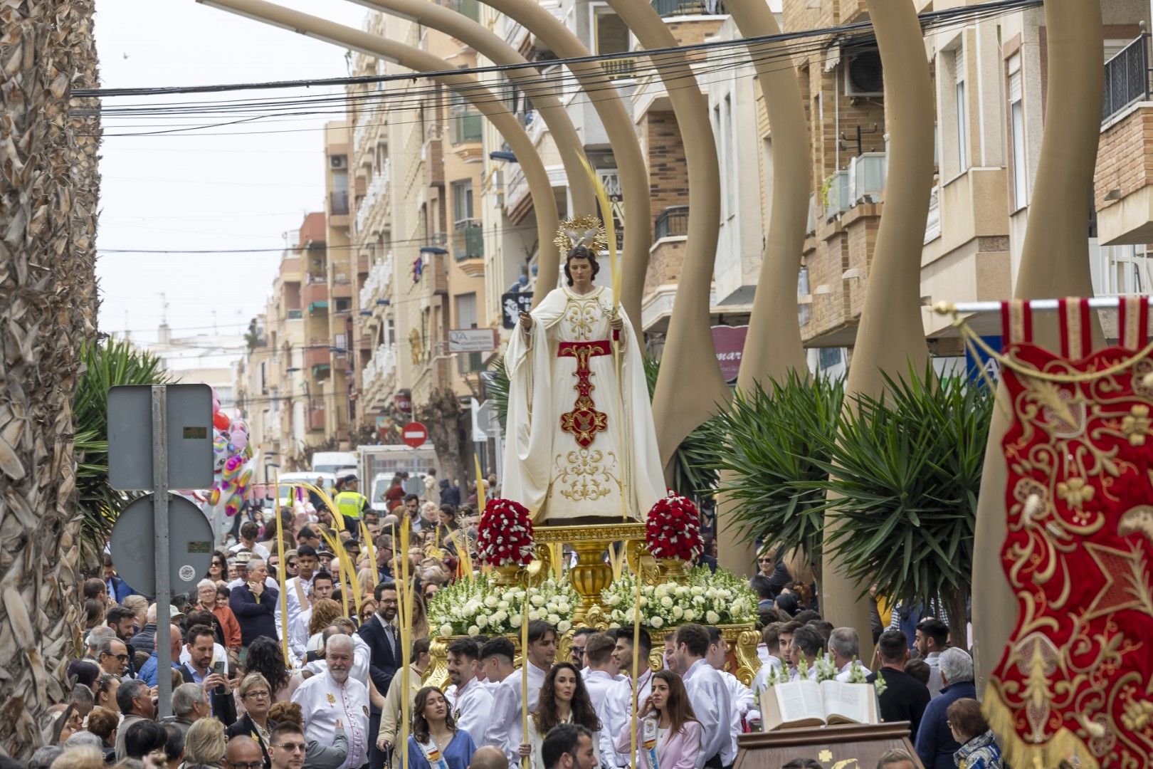 Bendición y procesión de Las Palmas en Torrevieja de Domingo de Ramos en la Semana Santa 2024