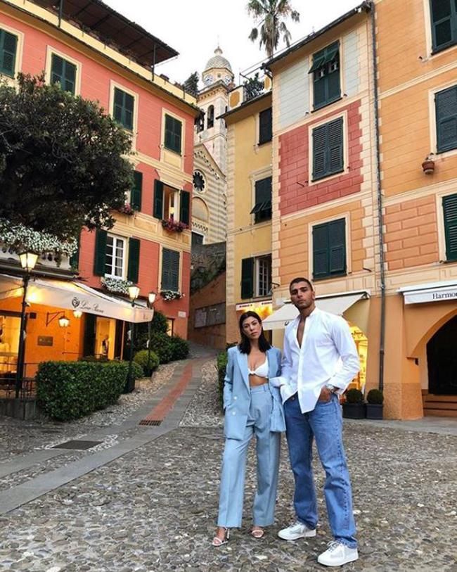 Kourtney Kardashian y Younes Bendjima durante sus vacaciones en Italia