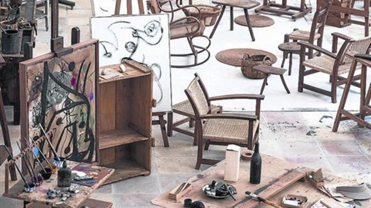 El taller de Joan Miró en Mallorca en una de las páginas de 'El ojo de Miró', editado por La Fábrica.