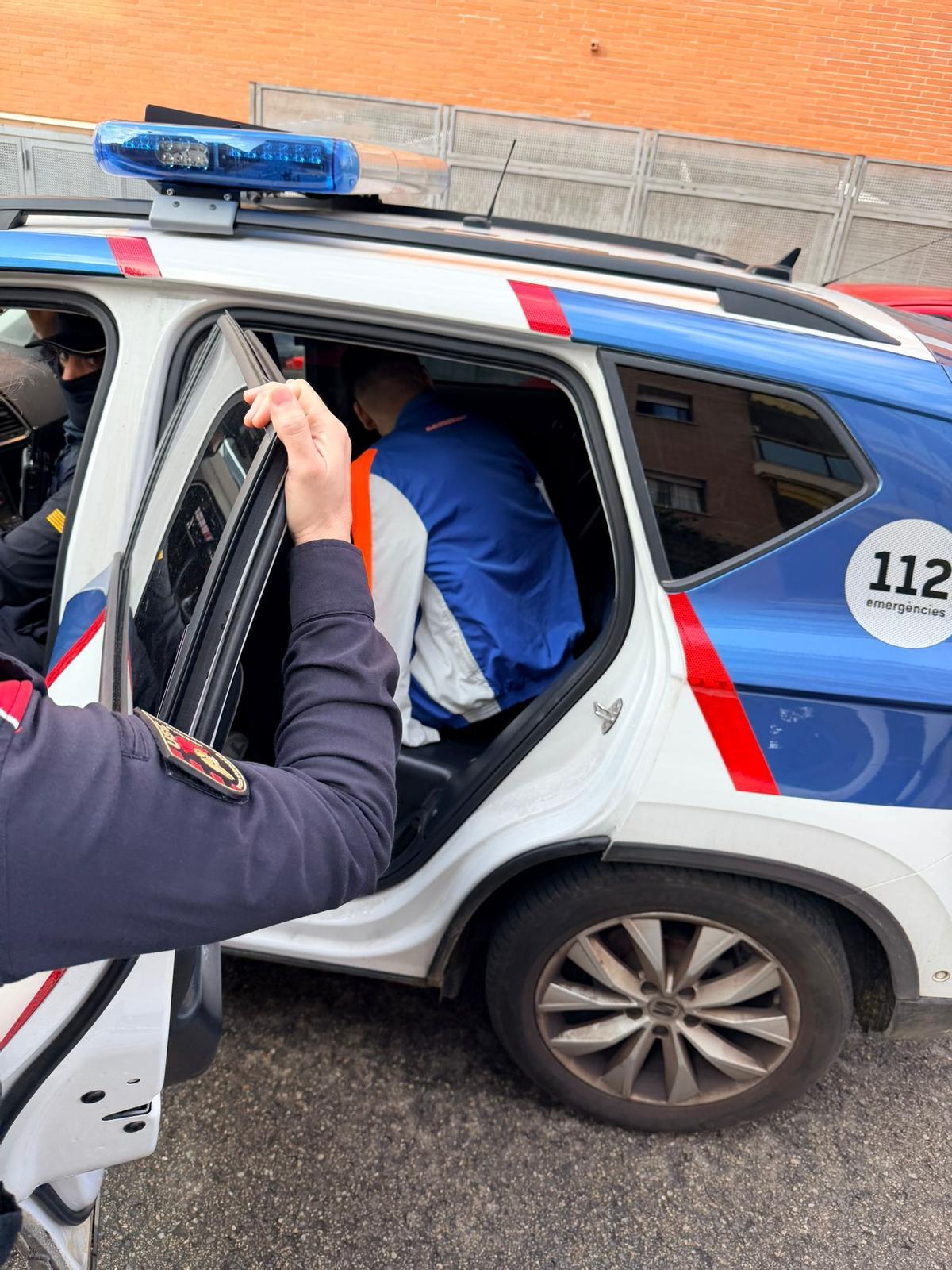 Les imatges de l'operatiu contra una banda internacional de tràfic d’armes i drogues