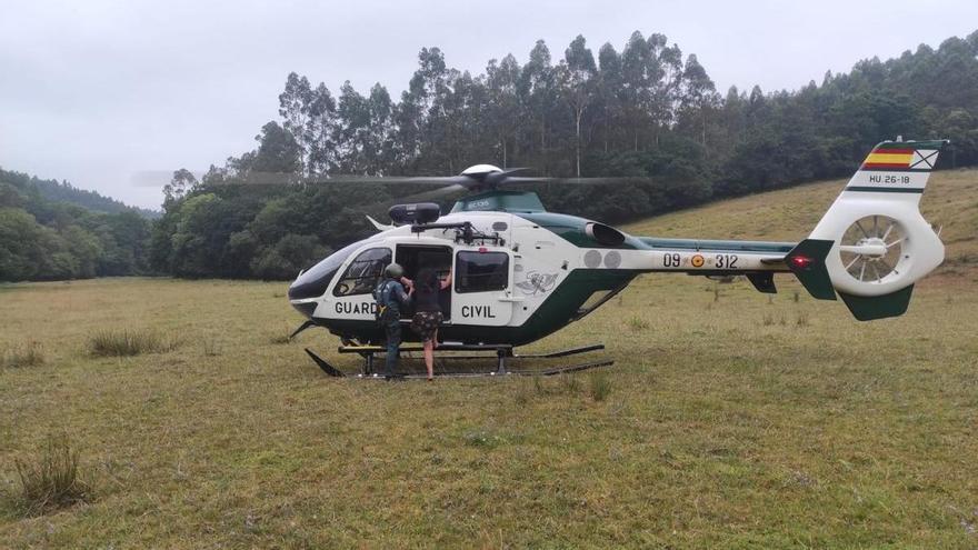Evacuan en helicóptero a una mujer de Castrillón desaparecida durante la madrugada
