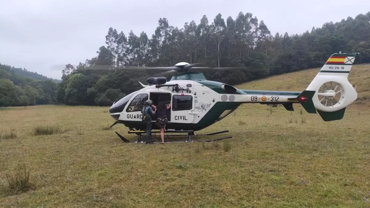 Evacuan en helicóptero a una mujer de Castrillón desaparecida durante la madrugada