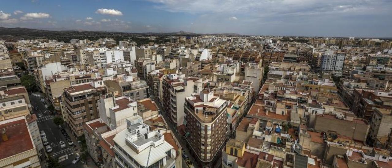 Vistas al parque de viviendas de Elche. | ANTONIO AMORÓS