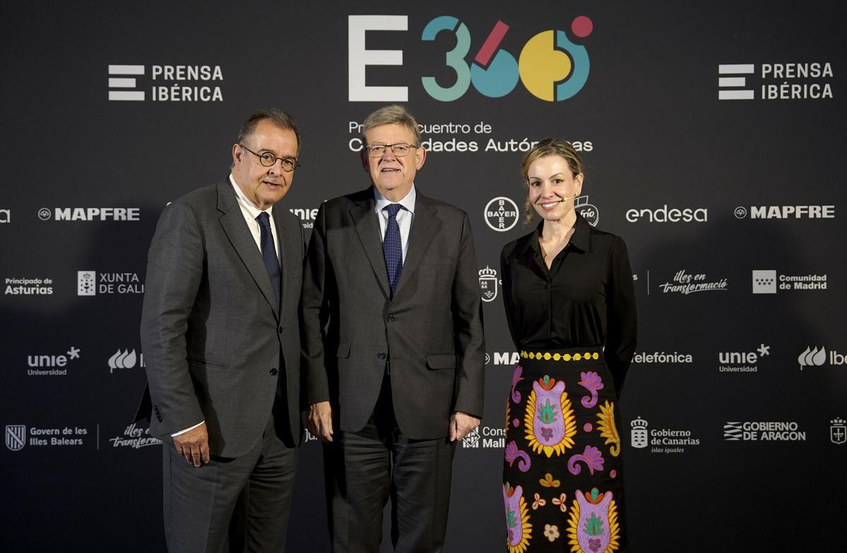 Albert Sáez, director general de Contenidos de Prensa Ibérica; Ximo Puig, expresidente de la Comunitat Valenciana, y Silvia Tomás, directora de Relaciones Institucionales de Levante-EMV