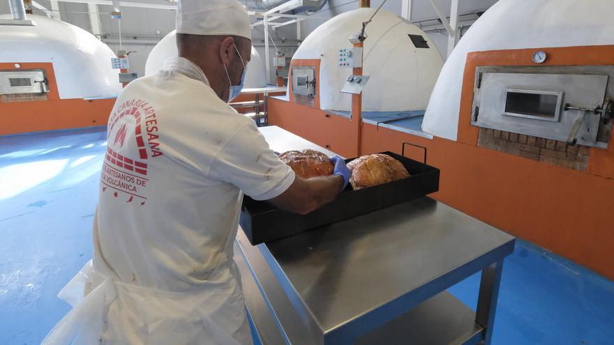 Pata Canaria Artesana, la única empresa de Canarias con hornos de piedra volcánica