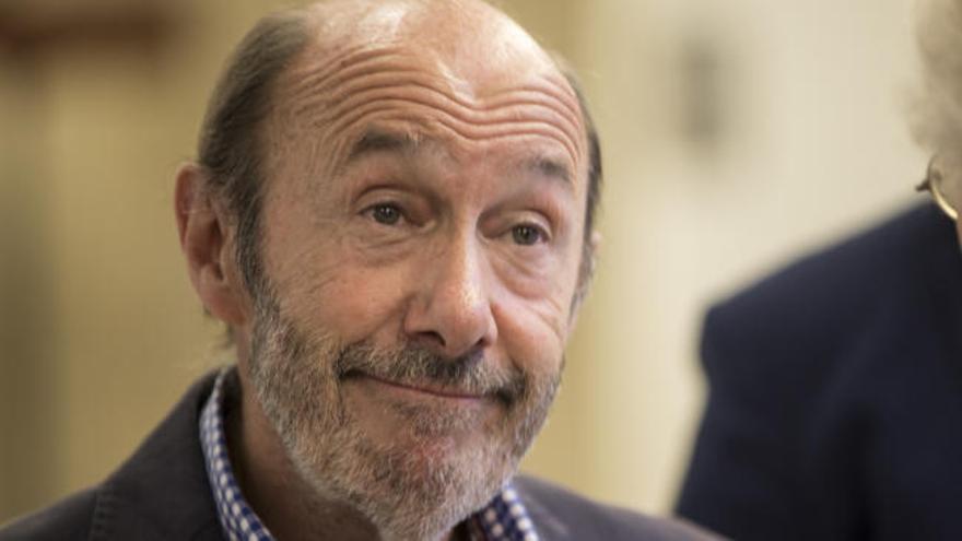 Rubalcaba sobre la crisis en el PSOE: "Yo lo que haría es hablar"