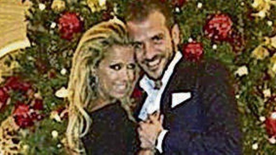 Rafael Van der Vaart y su esposa, Sylvie, en Navidad. / EFE