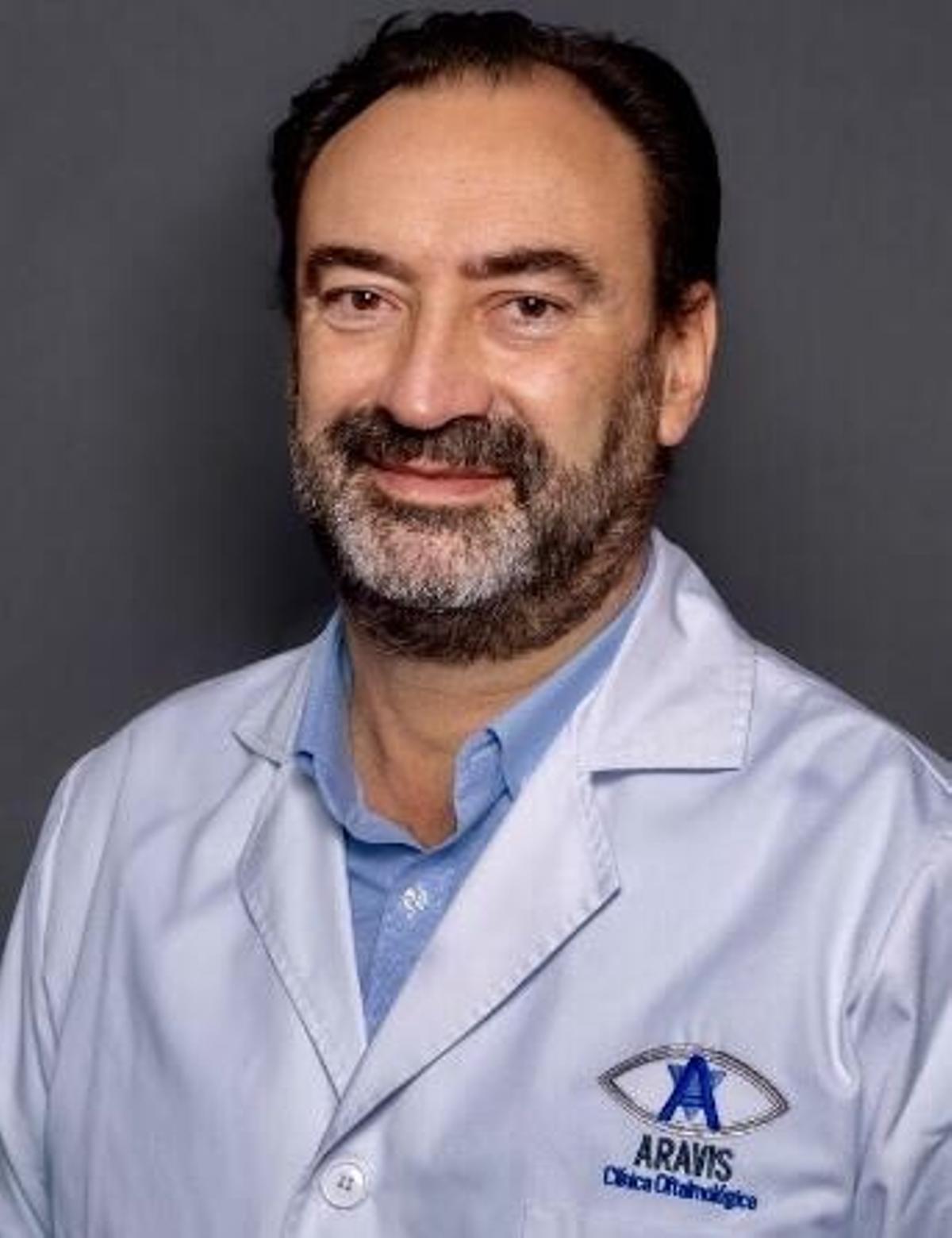 Dr. Óscar Ruiz Moreno, jefe de Sección Retina Médica en el Hospital Universitario Miguel Servet y en ARAVIS Clínica Oftalmológica