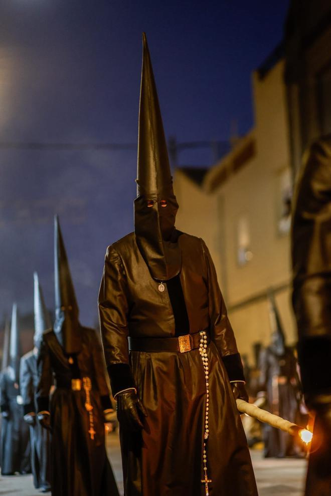 La procesión del Cabanyal de la Semana Santa Marinera de València recibe a la Cofradía de Sagunt "sin problemas"