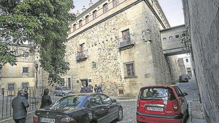 La renovación de los permisos de acceso a la Ciudad Monumental de Cáceres se retrasan a marzo