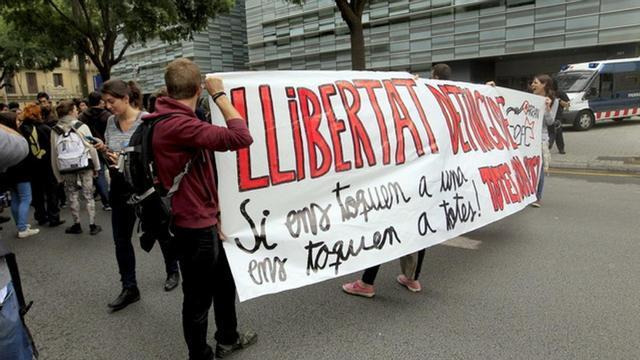 CONCENTRACIÓN PARA PEDIR LA LIBERTAD DE LOS DETENIDOS POR LOS ALTERCADOS DE SANTS