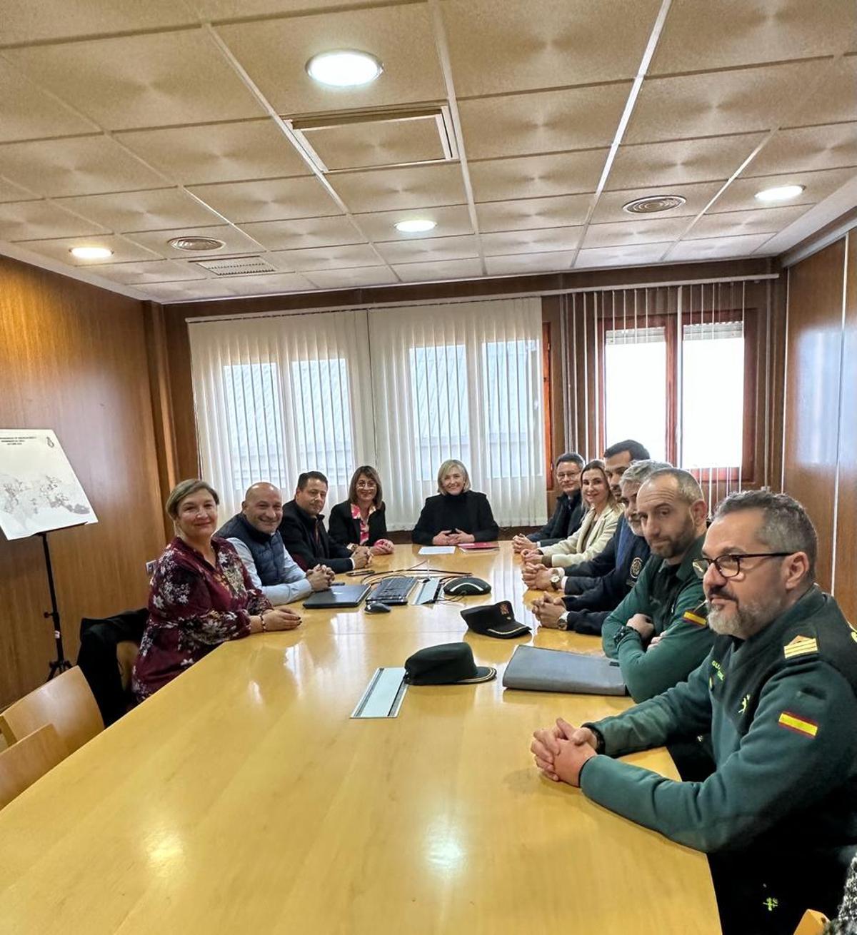 Reunión de la consellera Elisa Núñez en Chiva con la alcaldesa, Amparo Fort.