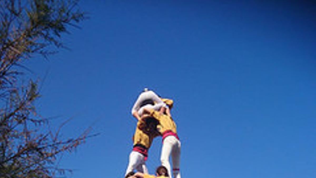 Los Castellers de Badalona cargando el 'quatre de set amb agulla', este sábado.