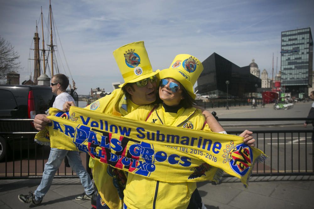 Liverpool se tiñe de amarillo