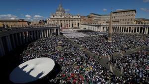 Més de 400.000 persones donen l’últim adeu al Papa a Roma