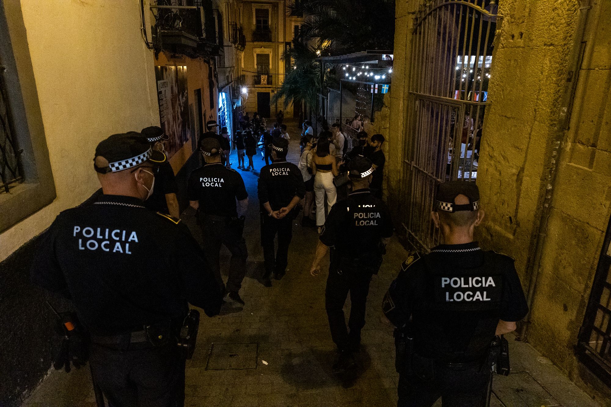 Máxima presión policial contra los botellones para frenar los contagios de covid en Alicante