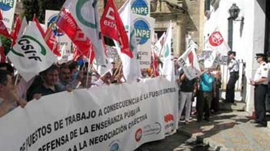 Los docentes reclaman participar en la toma de decisiones de Educación