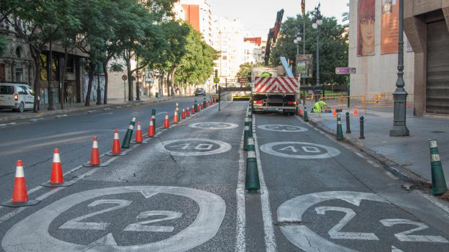 València cambia la señal del túnel de Guillem de Castro e instalará un láser detector